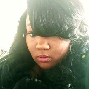 Meet your Posher, Valoria